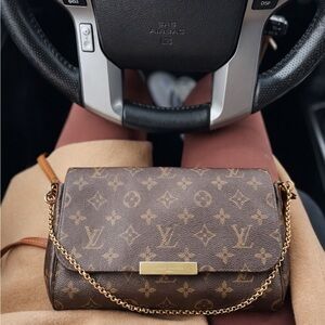 Louis Vuitton, favorite MM Crossbody Bag